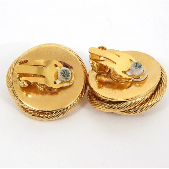 Vintage CHANEL faux pearl gold-tone clip-on earrings - Picture 5 of 7